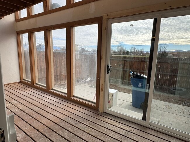 Building Photo - Sunny and Cute 2 Story, 2Bed, 1.5Bath Townhouse in Grand Junction!!!!