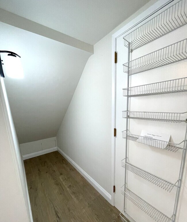Building Photo - Charming updated 3-bedroom home with a/c near Victor Park