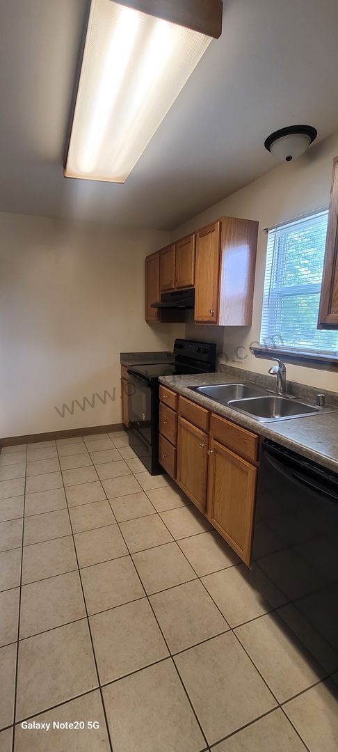 Building Photo - 8760 Sheridan Rd