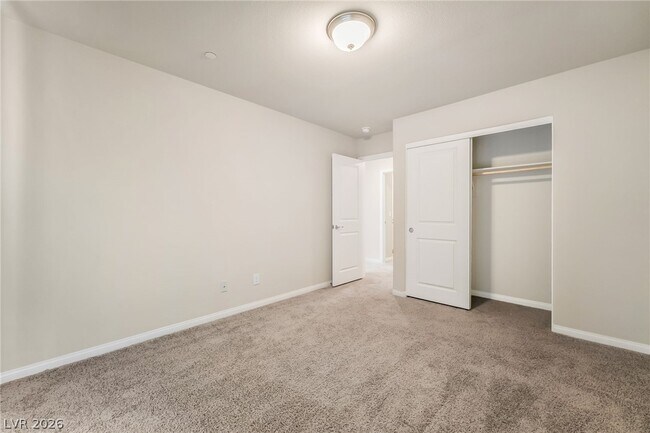 Building Photo - 472 Silverweed Ave
