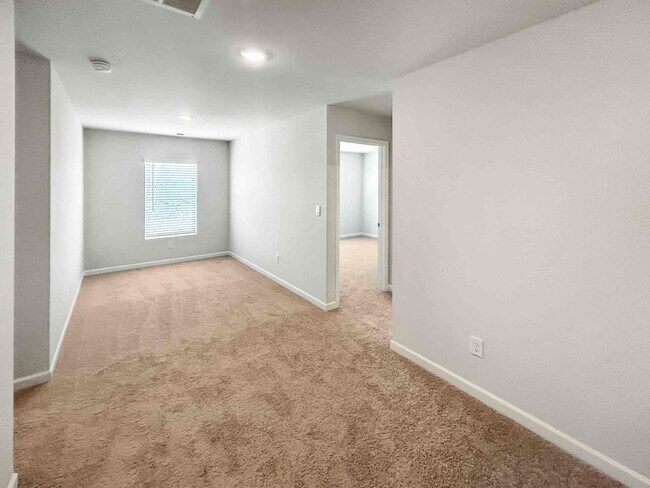 Building Photo - 329 Creekview Wy