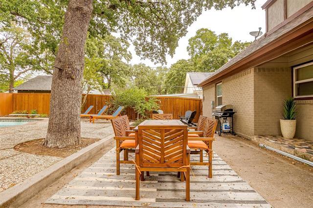 Building Photo - 1505 N Riverside Dr