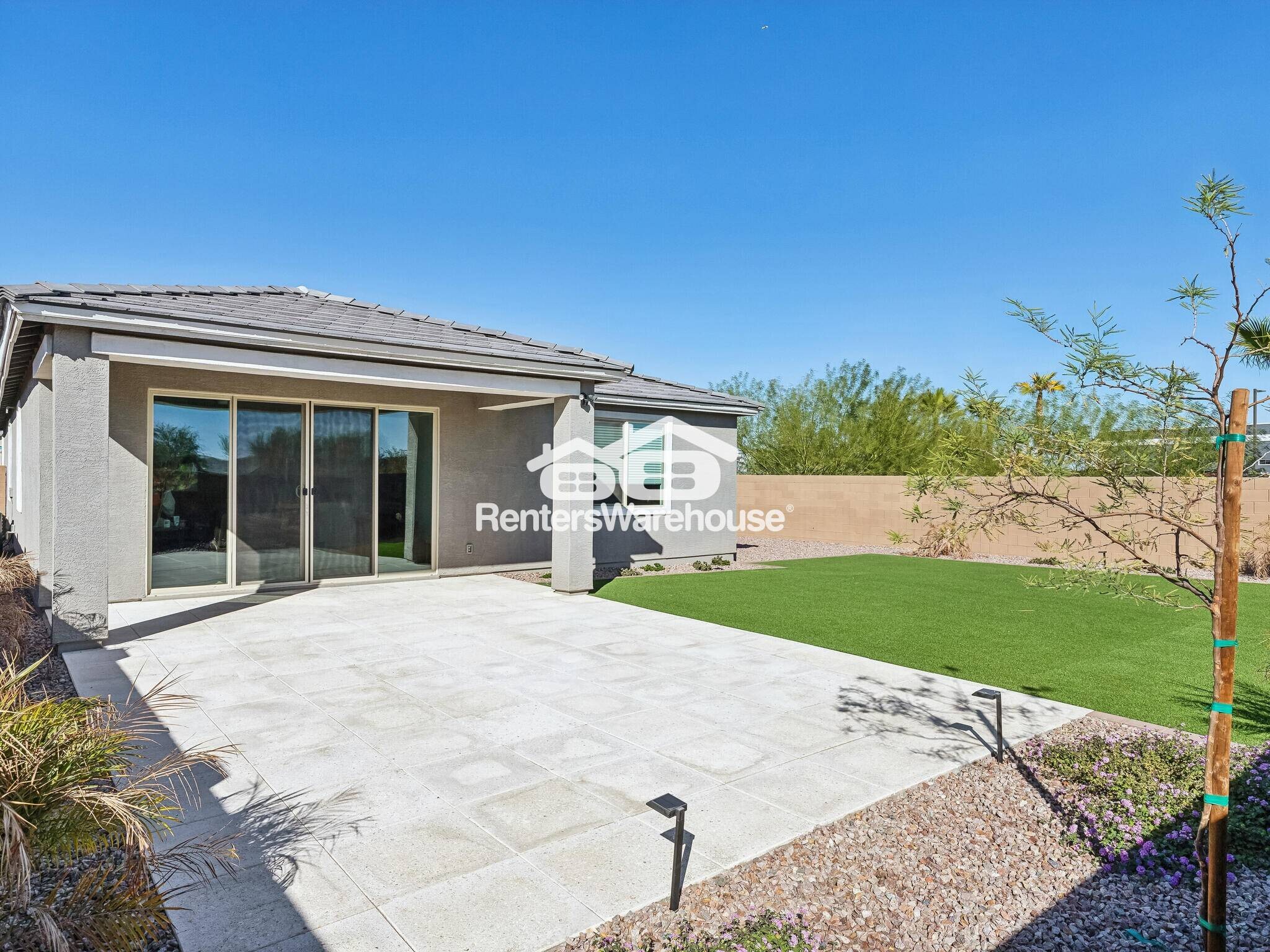 Building Photo - 1241 E Gabrilla Dr