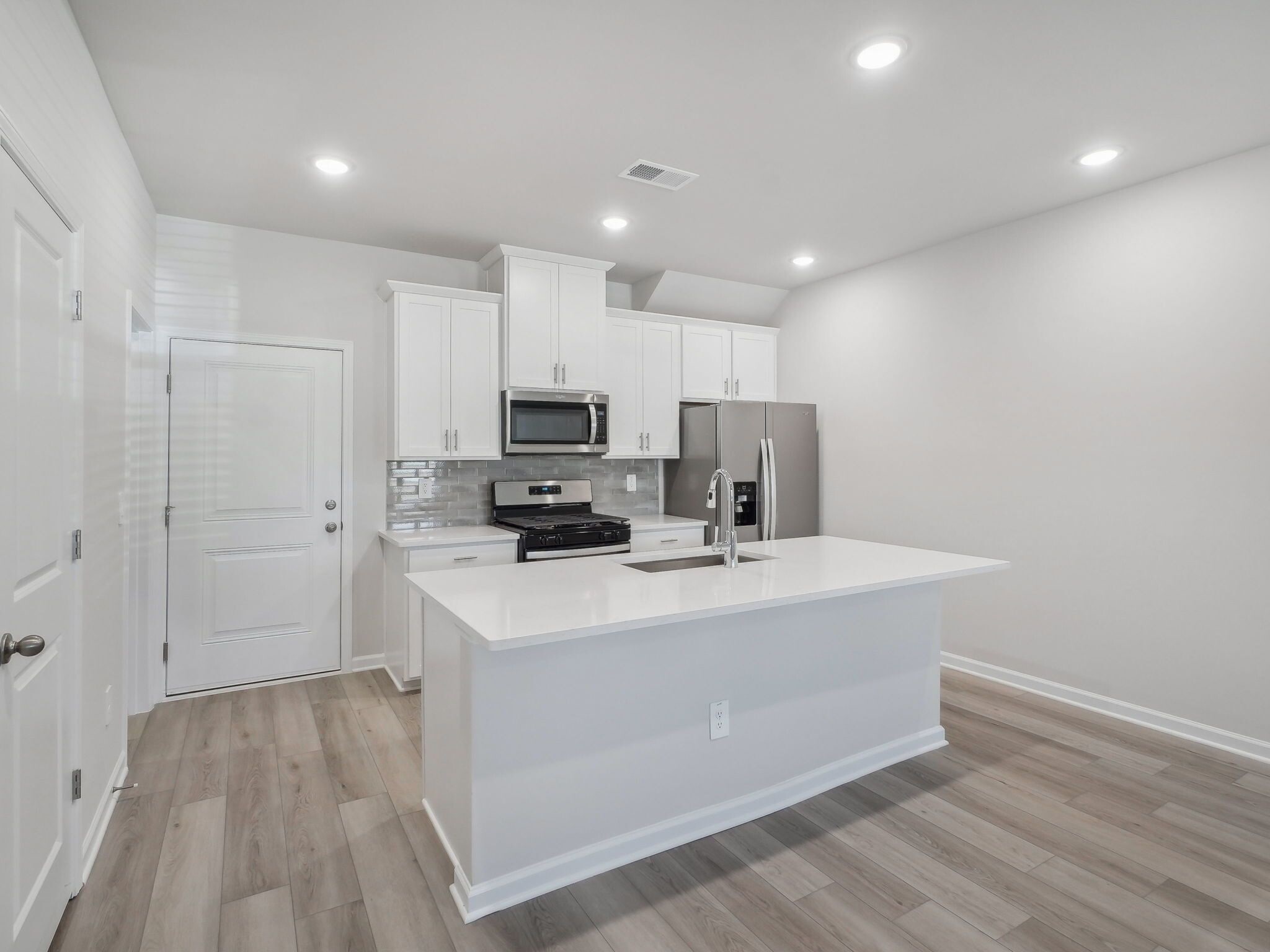 Building Photo - 710 Southland Dr