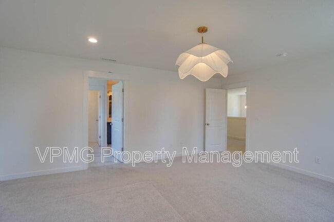 Building Photo - 935 SE 36th St