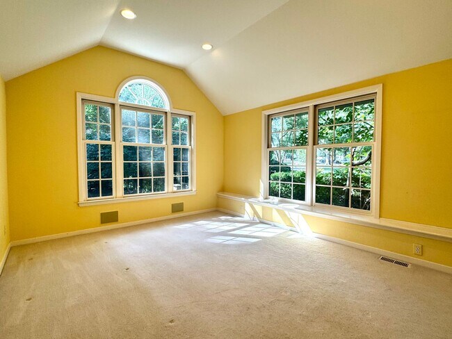Building Photo - Rare lease opportunity in Leawood + Spacio...