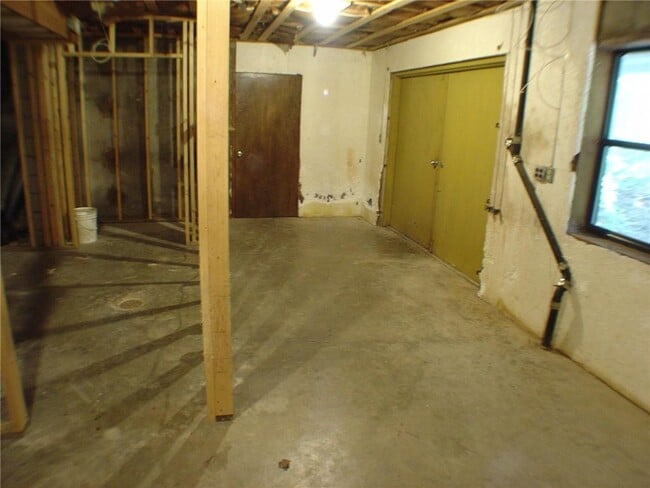 Building Photo - 20 Cobb Cir