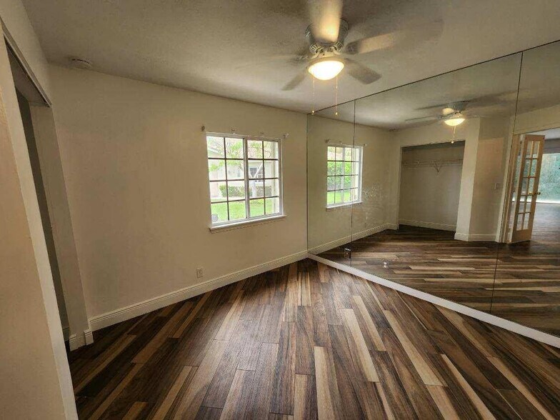 Building Photo - 4967 SW 32nd Ave