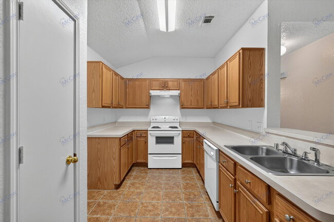 Building Photo - 10340 Blackjack Oaks Dr
