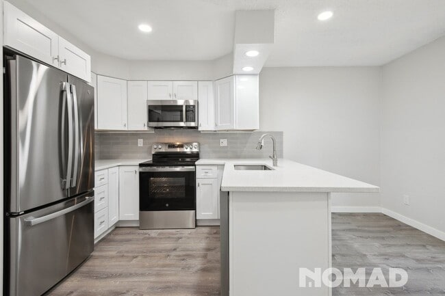 Building Photo - Charming 3BR Townhome in Centennial