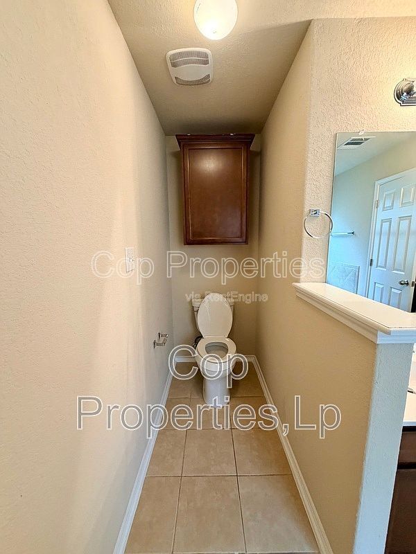 Building Photo - 741 Clearbrook Ave