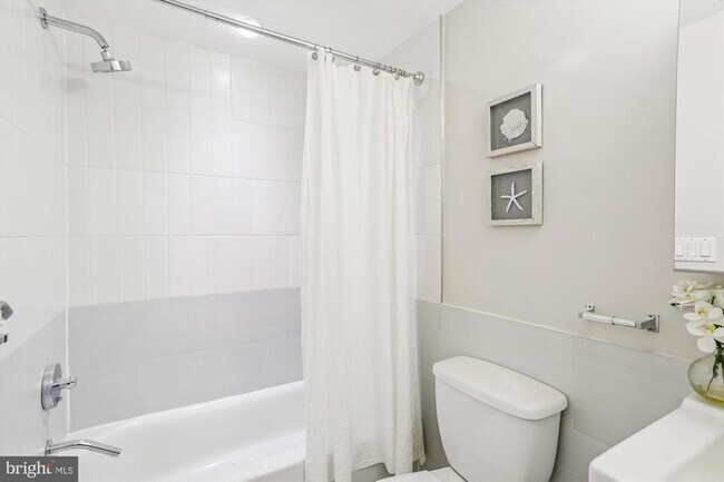 Building Photo - 3222 13th St NW