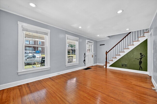 Building Photo - OPEN HOUSE on Sunday Feb 15th from 12 - 2 PM  Turn-key Ready 3 BR 1 BA in Newburgh, NY -$2700