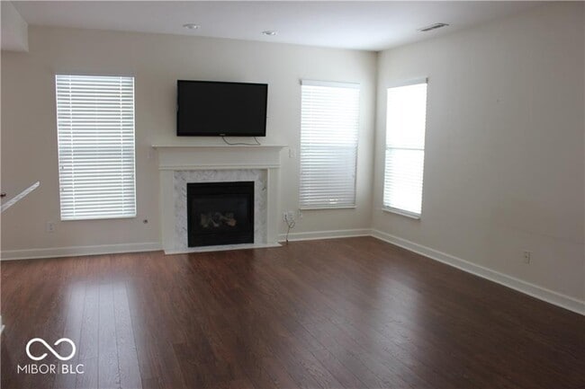 Building Photo - 6255 Canterbury Dr