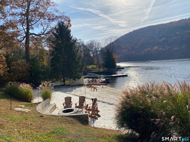 Building Photo - 14 Club Dr