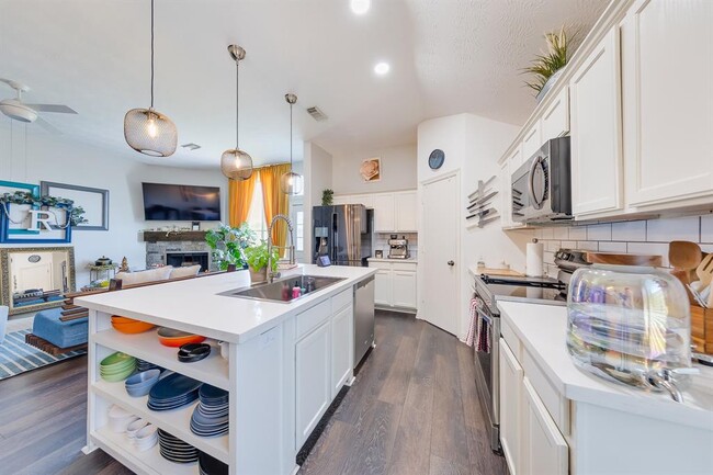 Building Photo - 15110 Diamond Way