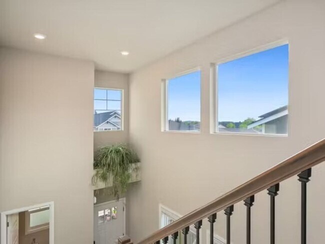 Building Photo - 4bd/2.5ba Covington House