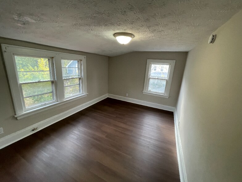 Building Photo - 6553 Newman Ave