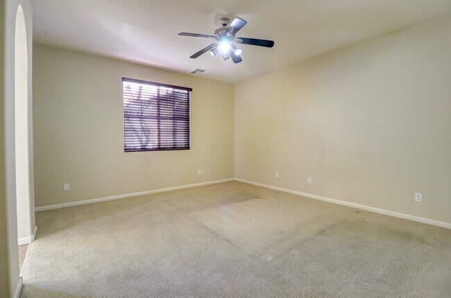 Building Photo - 15359 W Columbine Dr