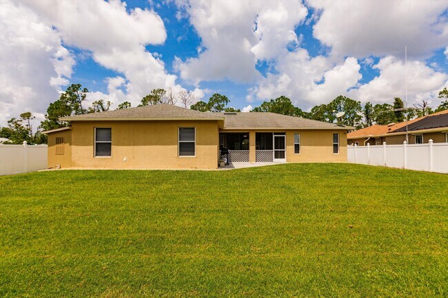 Building Photo - "Charming 3-Bedroom Home with 2 Full Baths and Spacious 2537 Sq Ft in North Port, FL!"