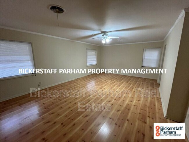 Building Photo - 727 Courtenay Dr
