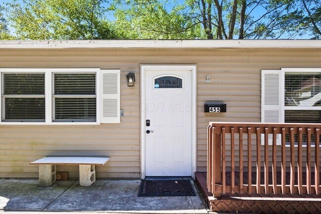 Building Photo - 455 Lakeview Dr