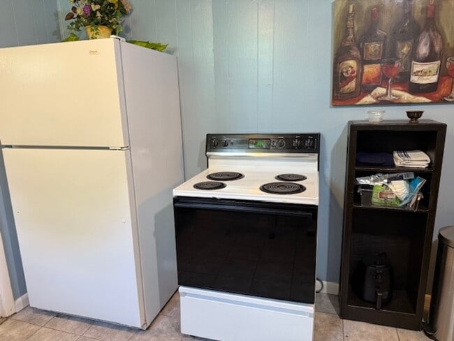 Building Photo - Knoxville 37921 - 1 bed 1 bath downstairs ...