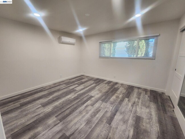 Building Photo - 749 Palomino Dr