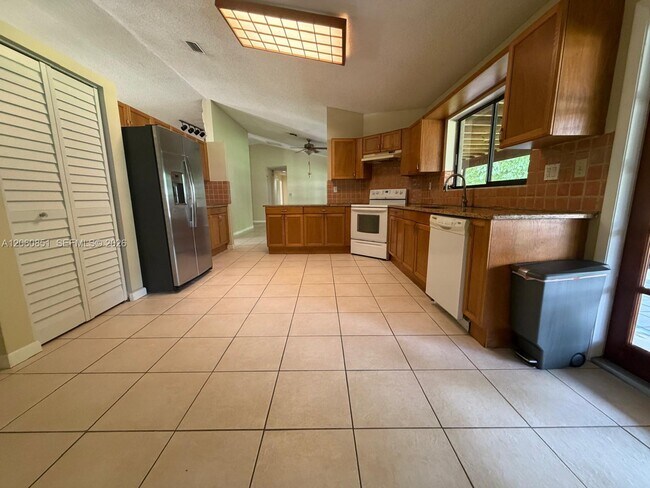 Building Photo - 14865 SW 166th St