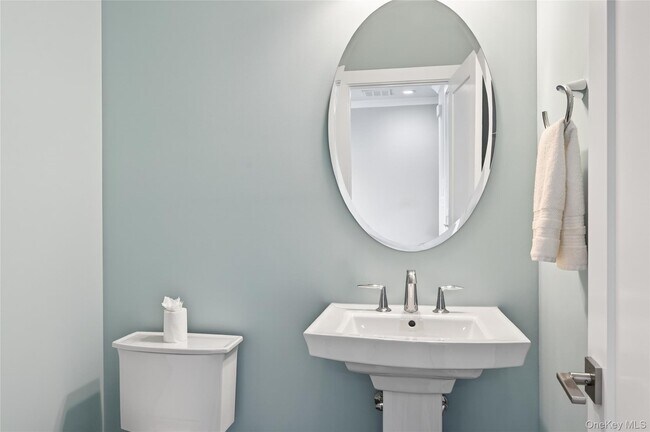 Building Photo - 348 Horseman Blvd