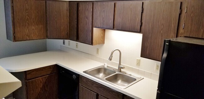 Building Photo - 757