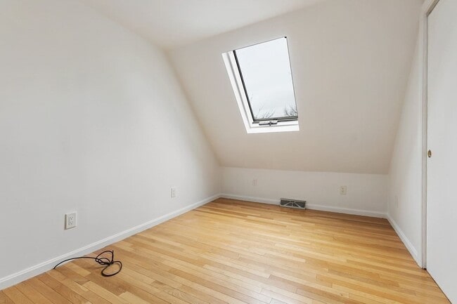 Building Photo - 47 Lake St