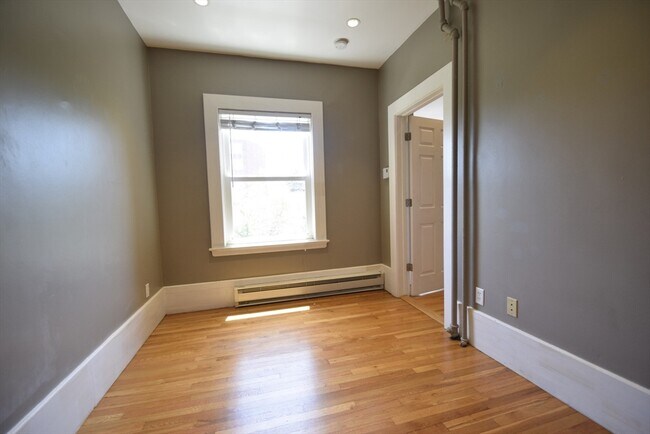 Building Photo - 1402 Beacon St