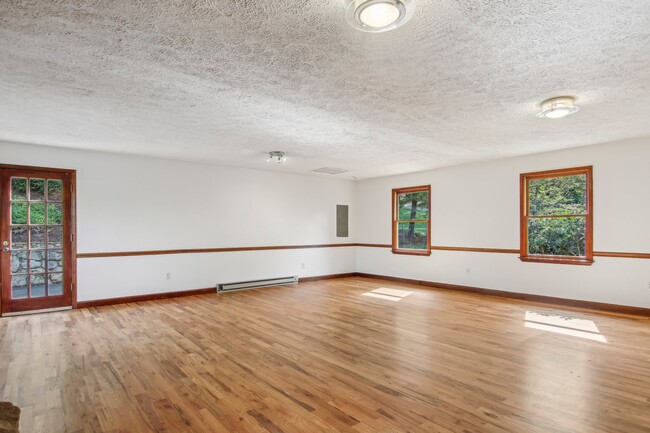 Building Photo - 11 Timothy Ln