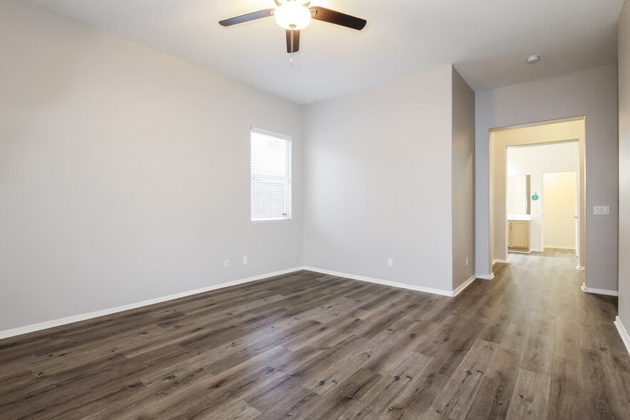 Building Photo - 13587 W Tara Ln