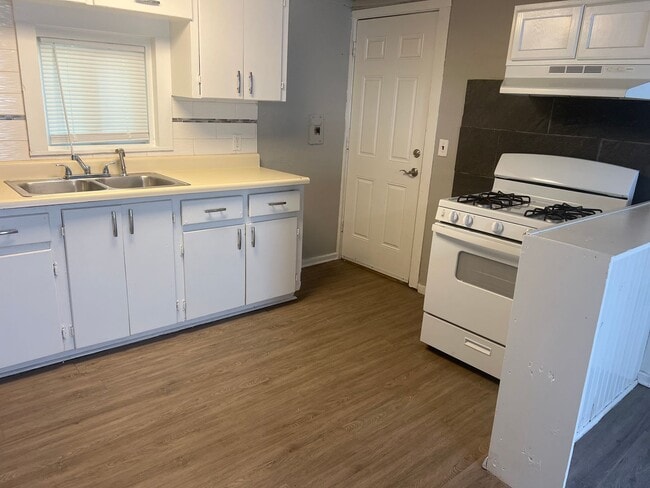 Building Photo - COZY 1 bedroom 1 bathroom