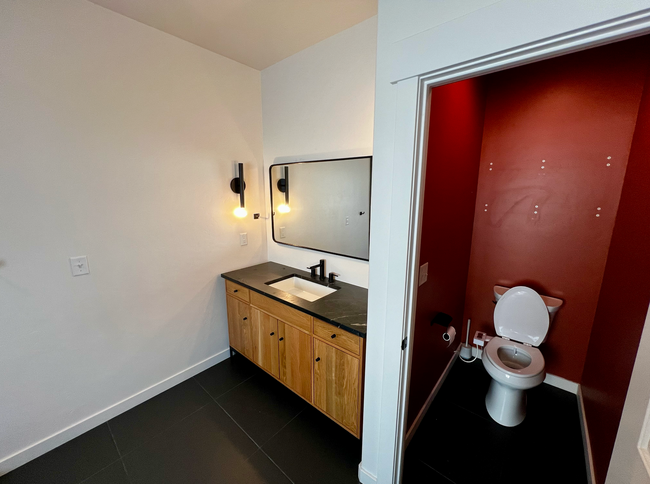 Building Photo - Modern 5 bedroom home for rent in Spanish ...