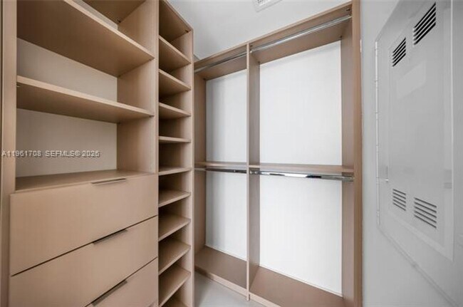 Building Photo - 501 NE 31st St