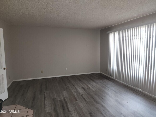 Building Photo - 8425 E Crestwood Way