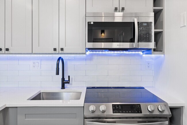 Building Photo - 2900 NE 30th St