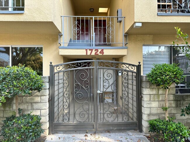 Gate - 1724 Arizona Ave