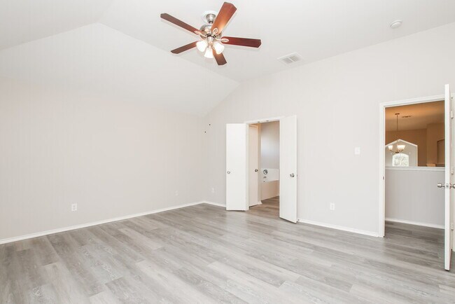 Building Photo - 121 Castle Dr