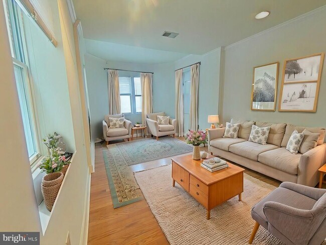 Building Photo - 606 S 16th St