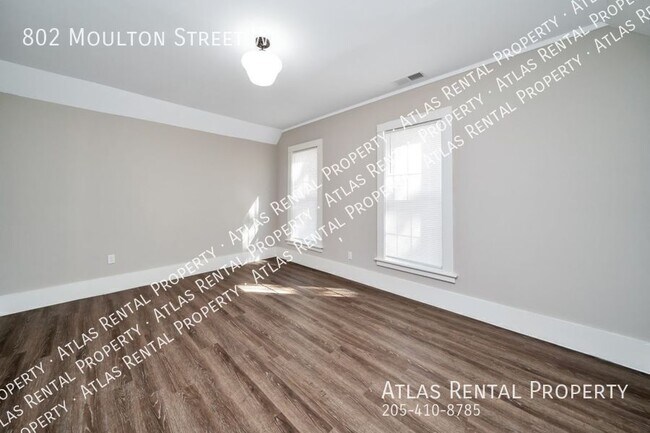 Building Photo - 802 Moulton St W