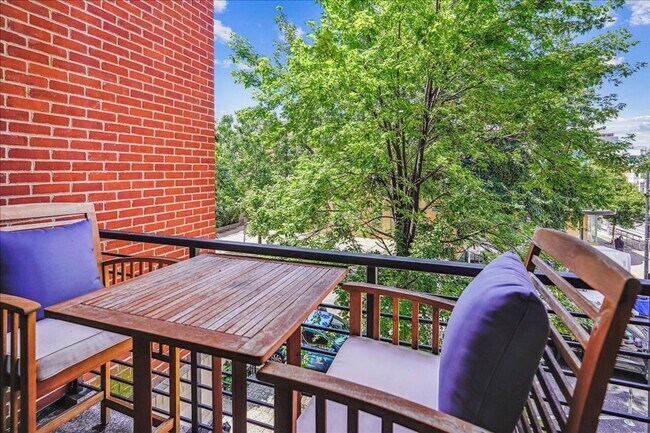 Building Photo - Great Luxury 3 Bedroom 2 Bath on H st NE!