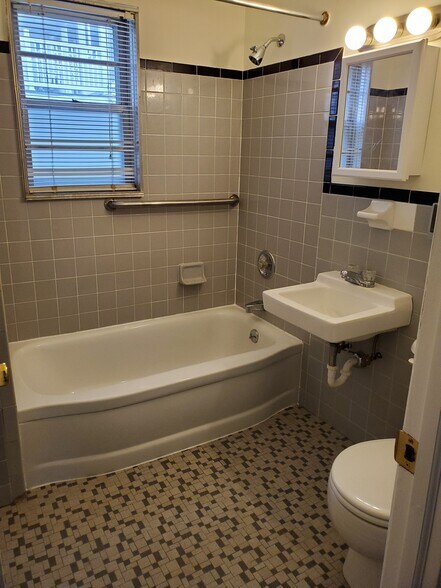 Building Photo - 95 Fairview Dr