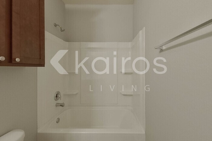 Building Photo - 10685 Bent Brook Dr