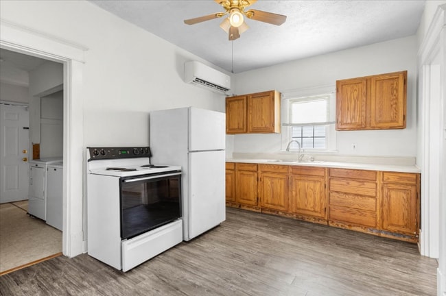 Building Photo - 3011 Montana Ave