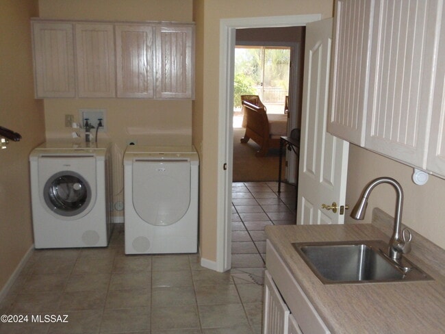 Building Photo - 65535 E Desert Side Dr