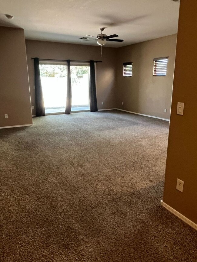 Building Photo - Desirable Chandler Location!
